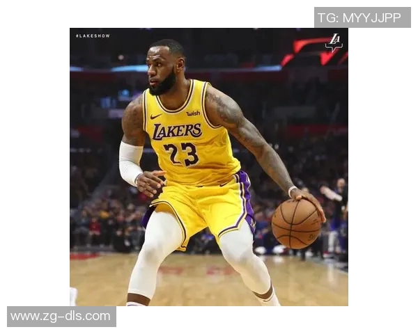 尼克杨重返湖人赛场引发热议球迷期待昔日辉煌再现