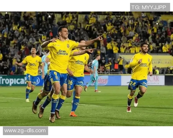 意甲激战罗马对决佛罗伦萨双方争夺三分精彩纷呈