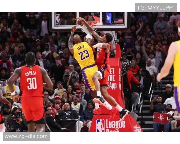 湖人火箭对决精彩回顾球星表现与战术分析全景呈现 湖人火箭对决精彩回顾球星表现与战术分析全景呈现